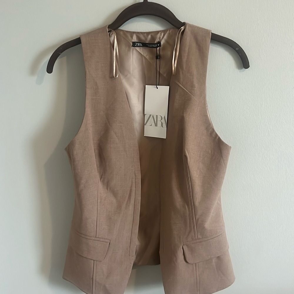 Zara sleeveless blazer